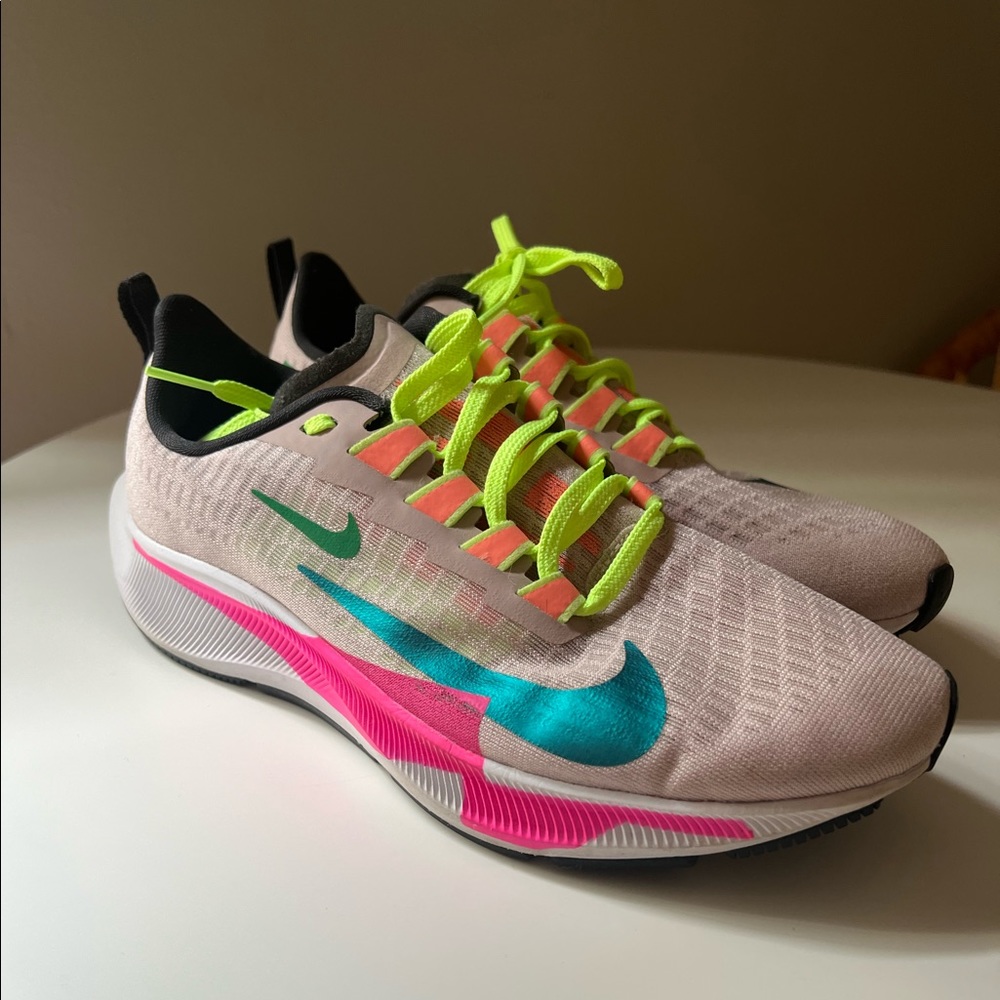 Women’s Nike Pegasus Zoom Sneakers. Size 8.5.